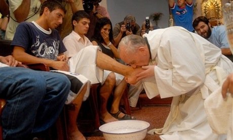 washing feet young people by pope